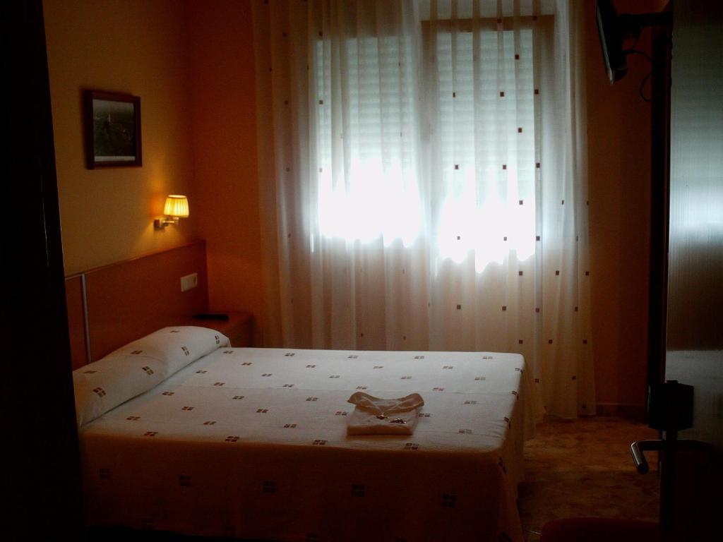 Hotel Mont-Roig Habitación foto